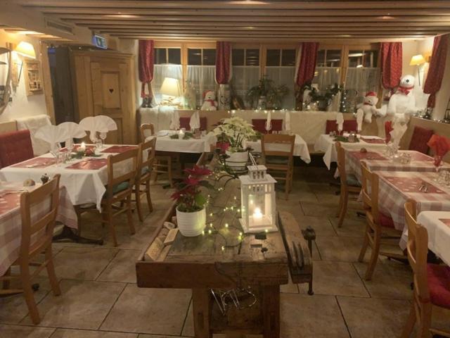 Auberge De L'Ours Vers L'Eglise Ngoại thất bức ảnh